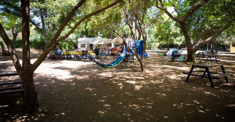 קמפינג דרך הנחל קיבוץ דפנה